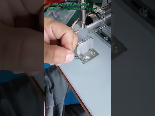 Półautomatyczna maszyna do produkcji kabli USB – lutownica do złączy USB-A i Micro USB