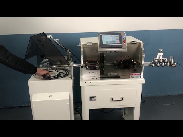 W pełni automatyczna maszyna do cięcia i zdejmowania izolacji z przewodów wielożyłowych z systemem zwijania drutu WPM 680 1