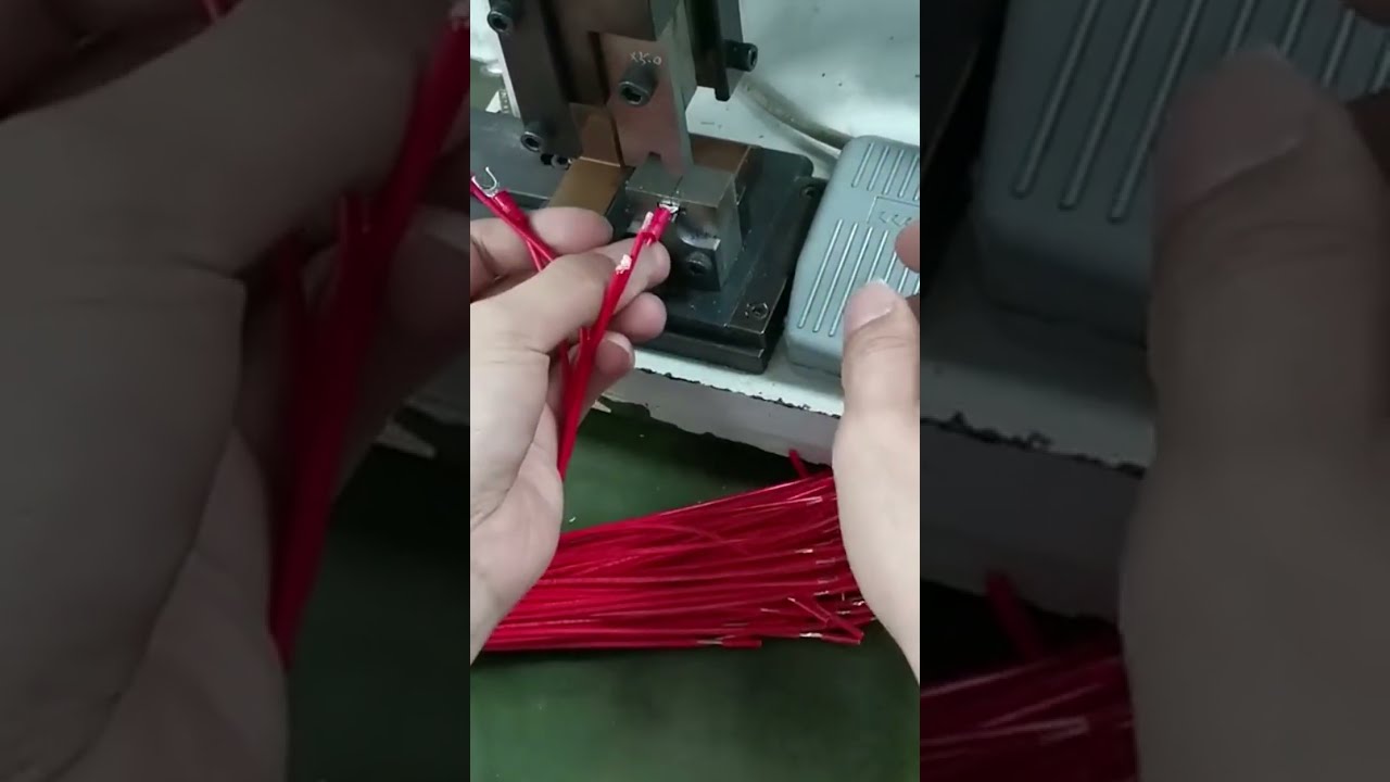 Maszyna terminalowa 2T z pojedynczą formą do ziarna – automatyzacja produkcji kabli