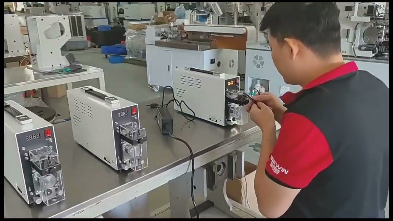 Przenośna Przemysłowa Maszyna do Zdejmowania Izolacji z Przewodów Elektrycznych – Łatwa w Transporcie