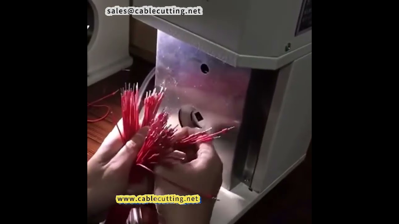 Automatic straight through tube terminal crimping machine Sheath insulation tube crimping machine